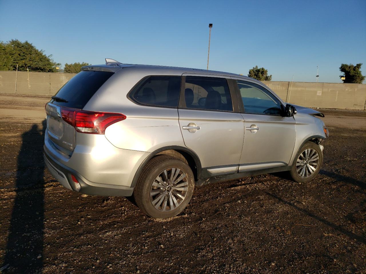 Изображение 3 2019 MITSUBISHI OUTLANDER SE 2019 с VIN JA4AZ3A37KZ027158