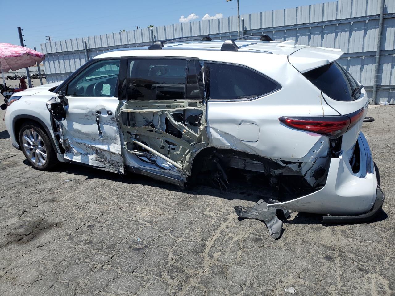 Image 2 of 2022 TOYOTA HIGHLANDER LIMITED 2022 with VIN 5TDYZRAH5NS115702