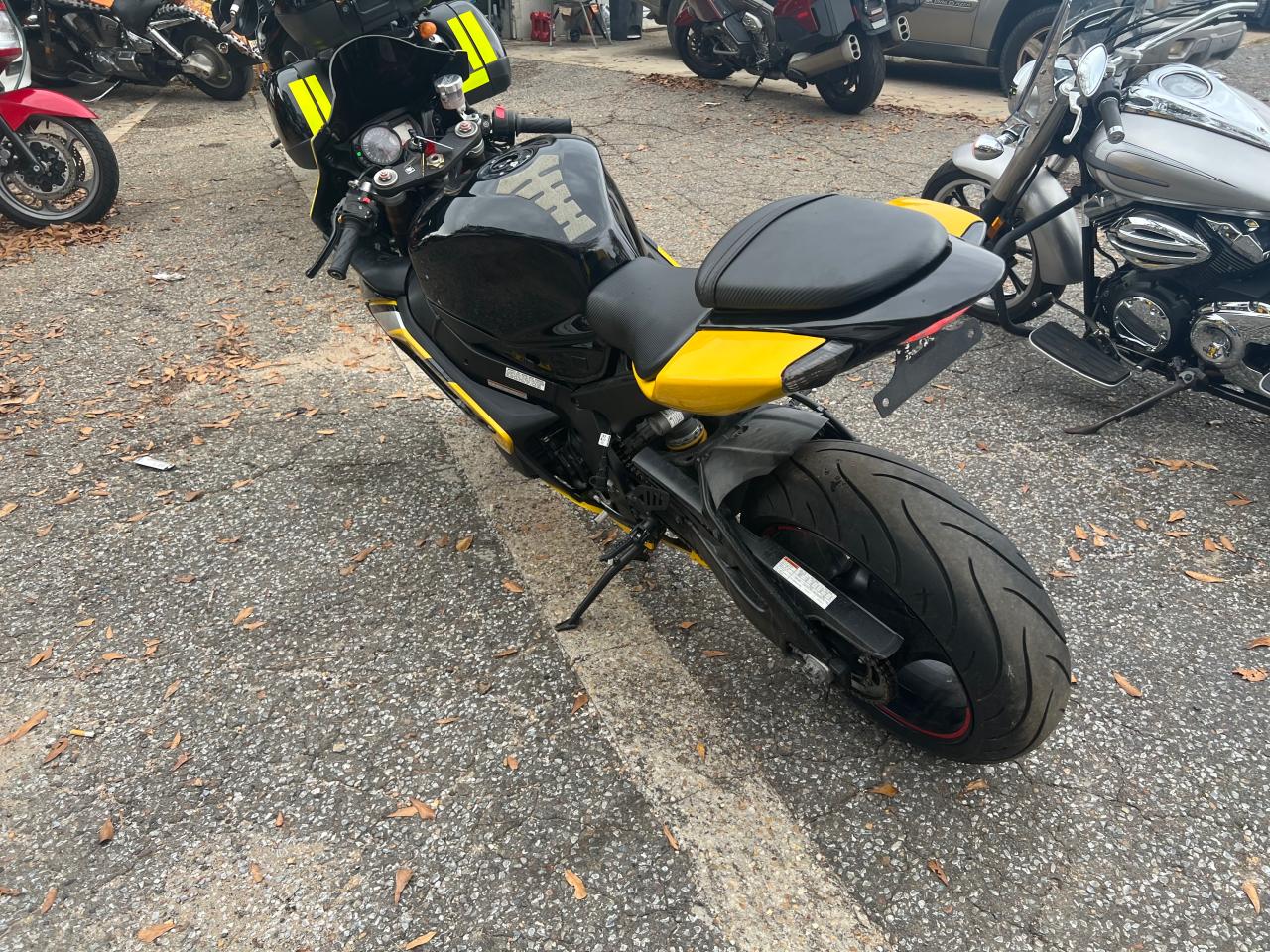 Image 3 of 2006 SUZUKI GSX-R1000  2006 with VIN JS1GT76A762102403