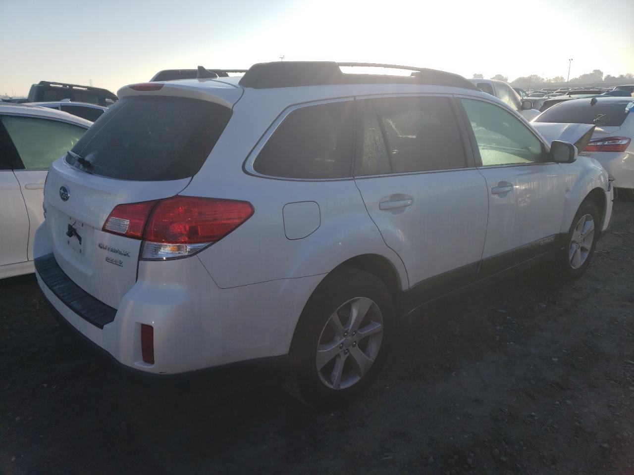 Image 3 of 2014 SUBARU OUTBACK 2.5I PREMIUM 2014 with VIN 4S4BRBCC7E3249073