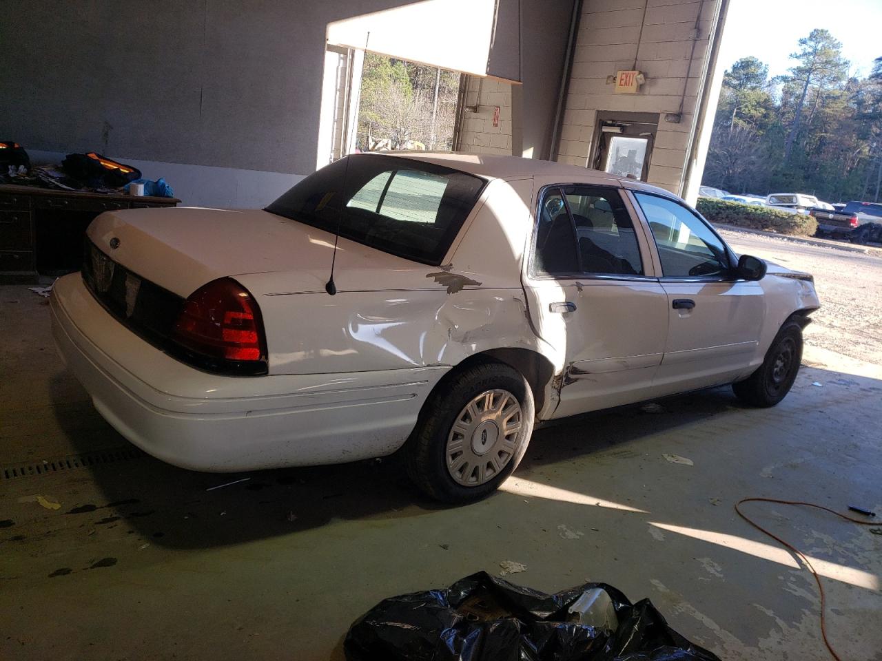 Image 3 of 2005 FORD CROWN VICTORIA POLICE INTERCEPTOR 2005 with VIN 2FAFP71W25X149560