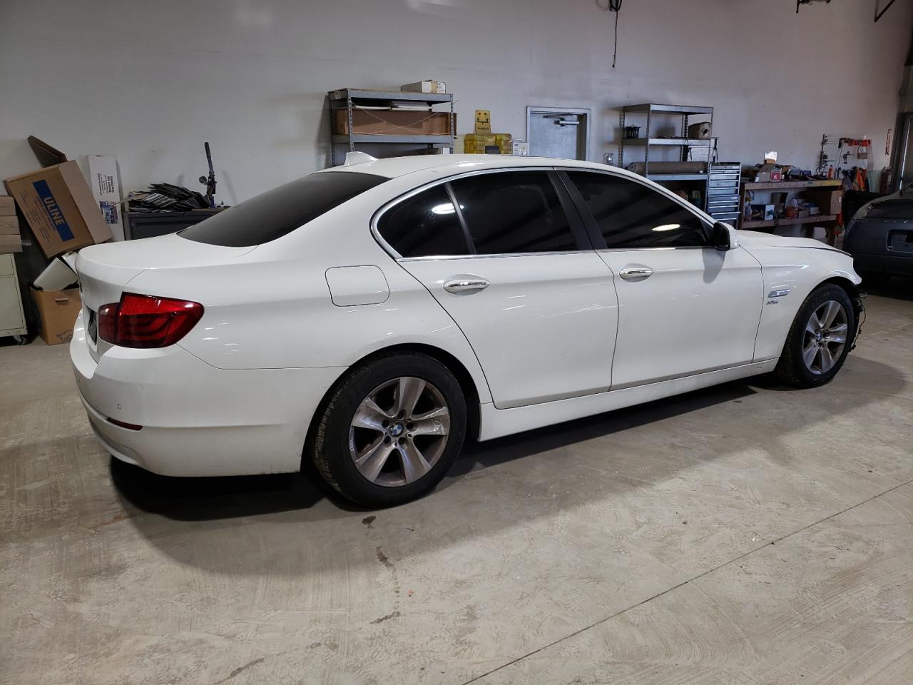 Image 3 of 2012 BMW 528 XI 2012 with VIN WBAXH5C59CDW09643