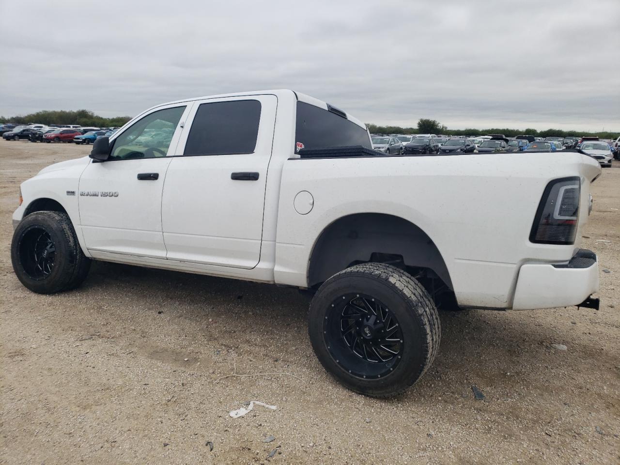 Obraz 2 z 2011 DODGE RAM 1500  2011 z VIN 1D7RV1CT3BS508772