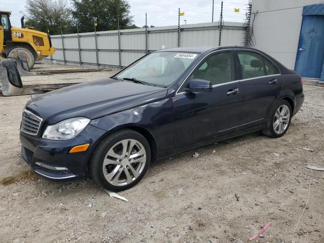 Obraz 1 z 2014 MERCEDES-BENZ C 250 2014 z VIN WDDGF4HB0EA957813