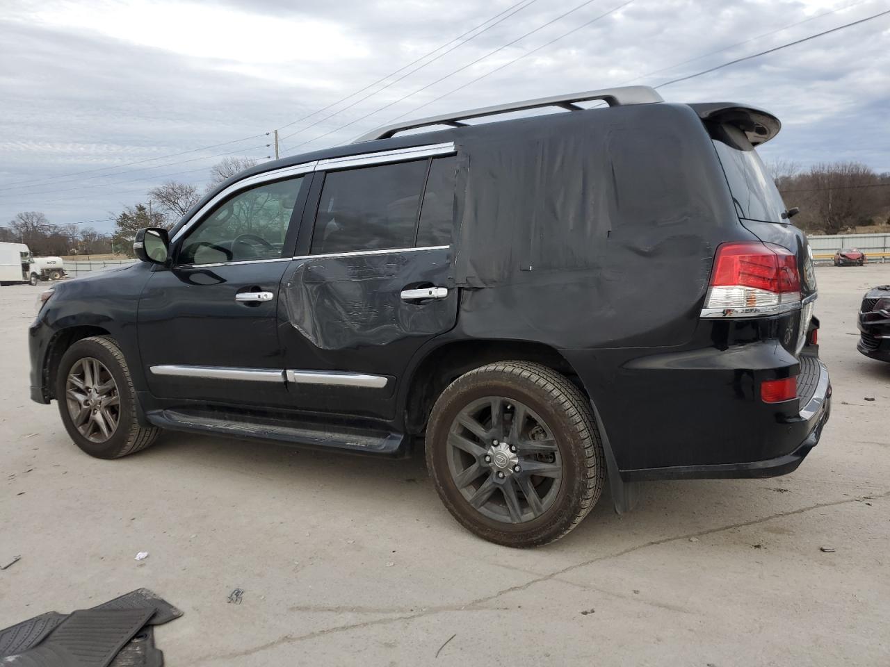 Obraz 2 z 2015 LEXUS LX 570 2015 z VIN JTJHY7AX8F4183680