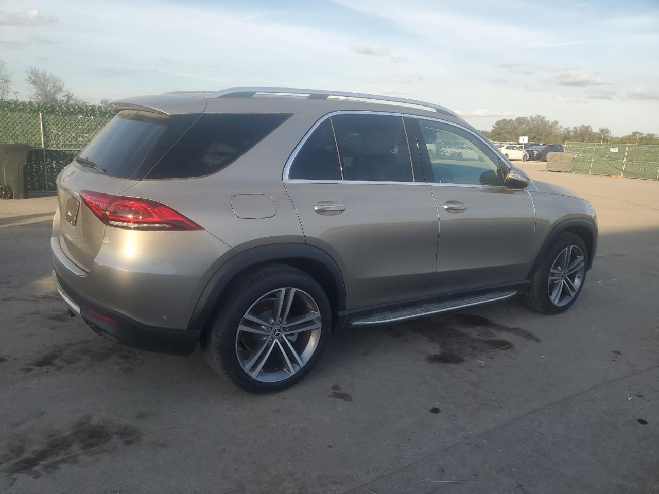 Obraz 3 z 2021 MERCEDES-BENZ GLE 350 2021 z VIN 4JGFB4JE6MA392211