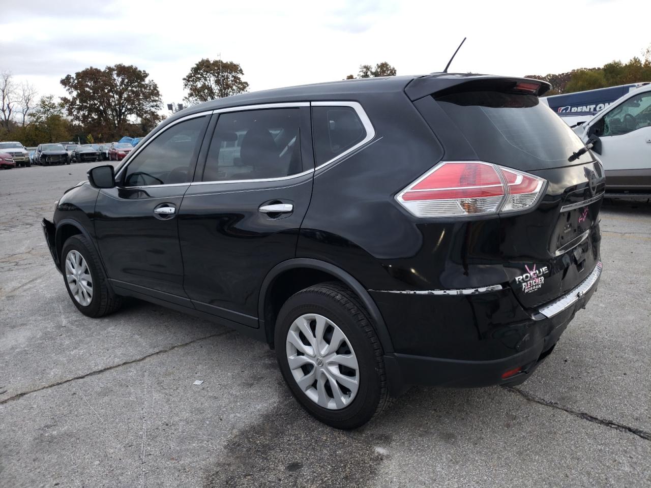 Image 2 of 2015 NISSAN ROGUE S 2015 with VIN KNMAT2MVXFP568706