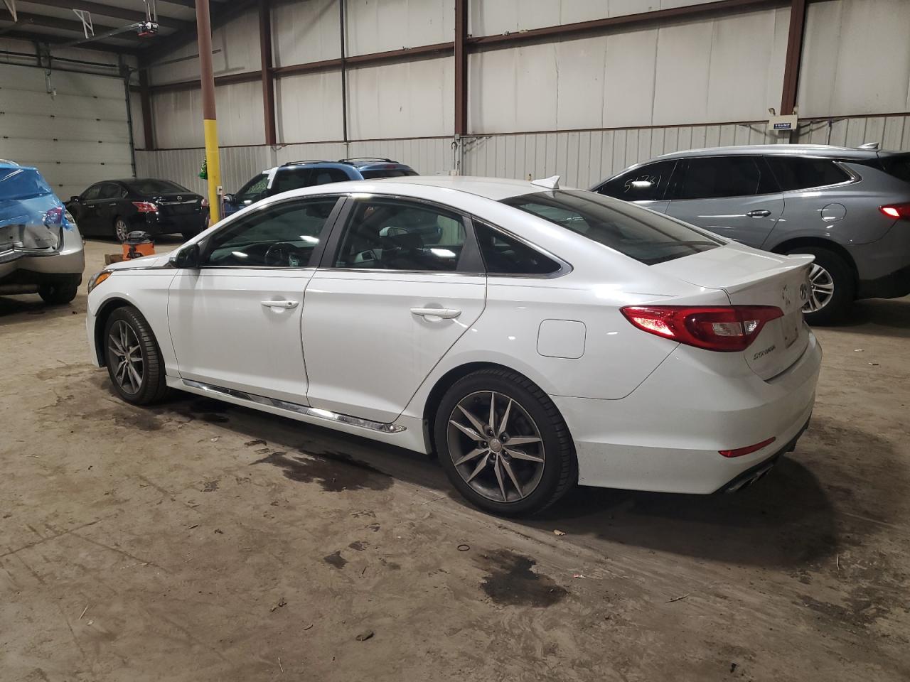Изображение 2 2017 HYUNDAI SONATA SPORT 2017 с VIN 5NPE34AB4HH497900