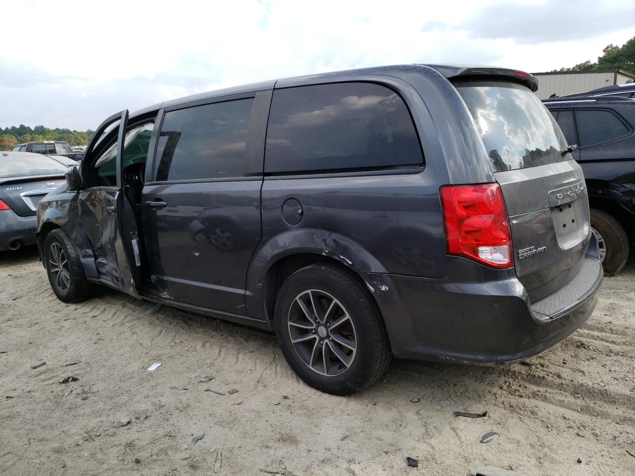 Image 2 of 2018 DODGE GRAND CARAVAN SXT 2018 with VIN 2C4RDGCG7JR136713