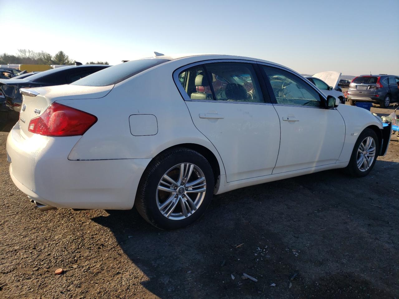 Image 3 of 2015 INFINITI Q40  2015 with VIN JN1CV6AR6FM650969