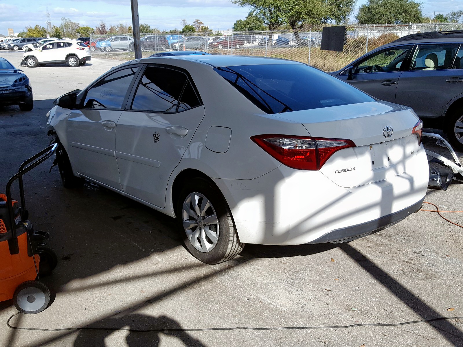 Image 3 of 2015 TOYOTA COROLLA L 2015 with VIN 2T1BURHE0FC309600