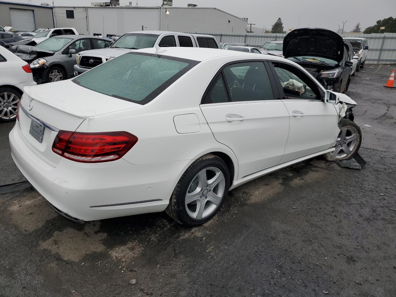 Obraz 3 z 2015 MERCEDES-BENZ E 350 2015 z VIN WDDHF5KB1FB088265