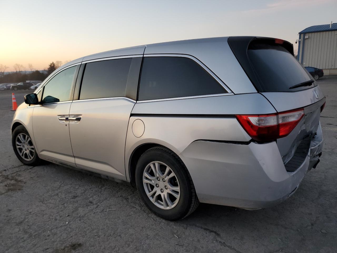 Image 2 of Honda Odyssey Ex 2012 with VIN 5FNRL5H49CB063171