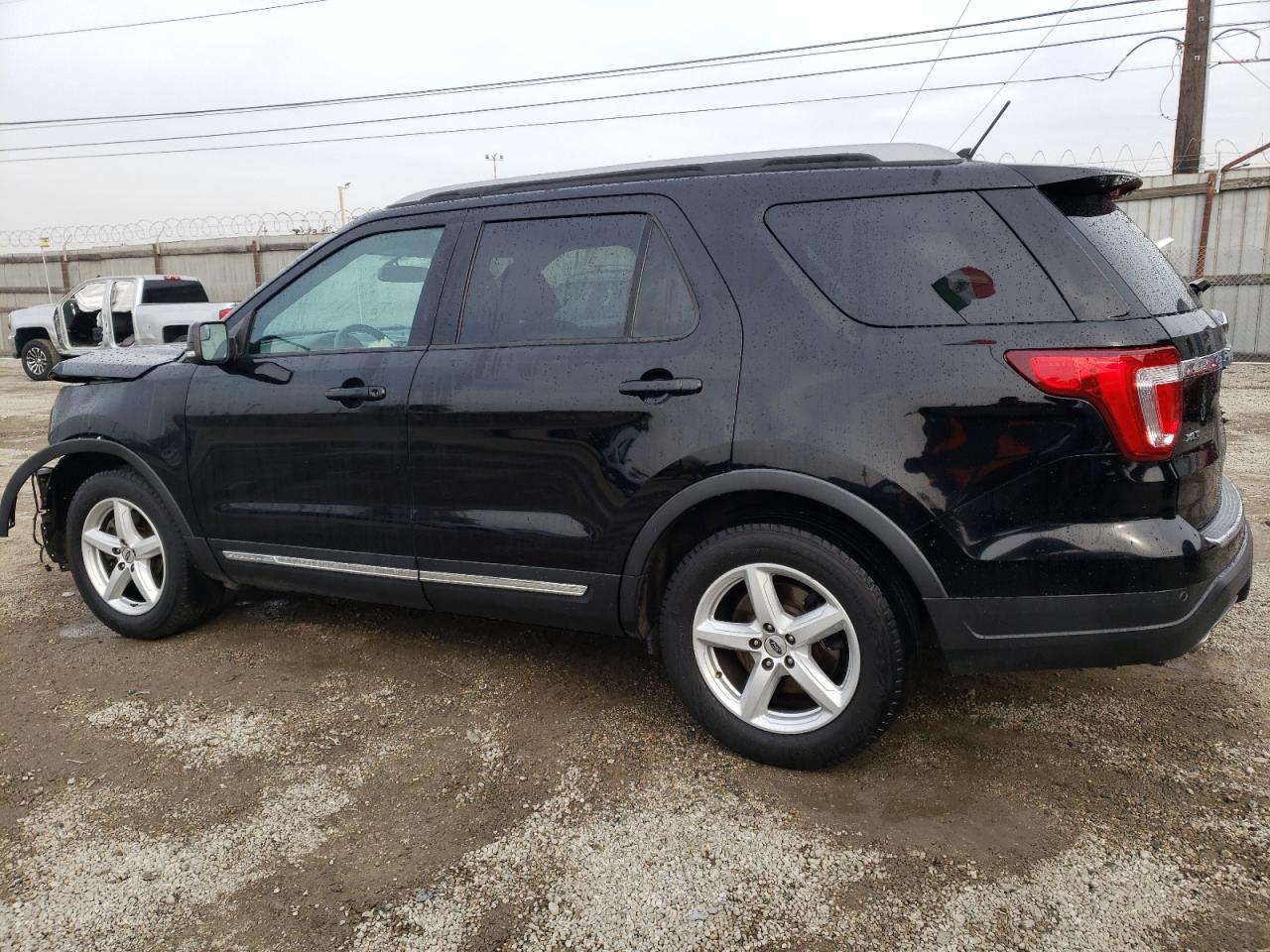 Image 2 of 2018 FORD EXPLORER XLT 2018 with VIN 1FM5K7D81JGC06165