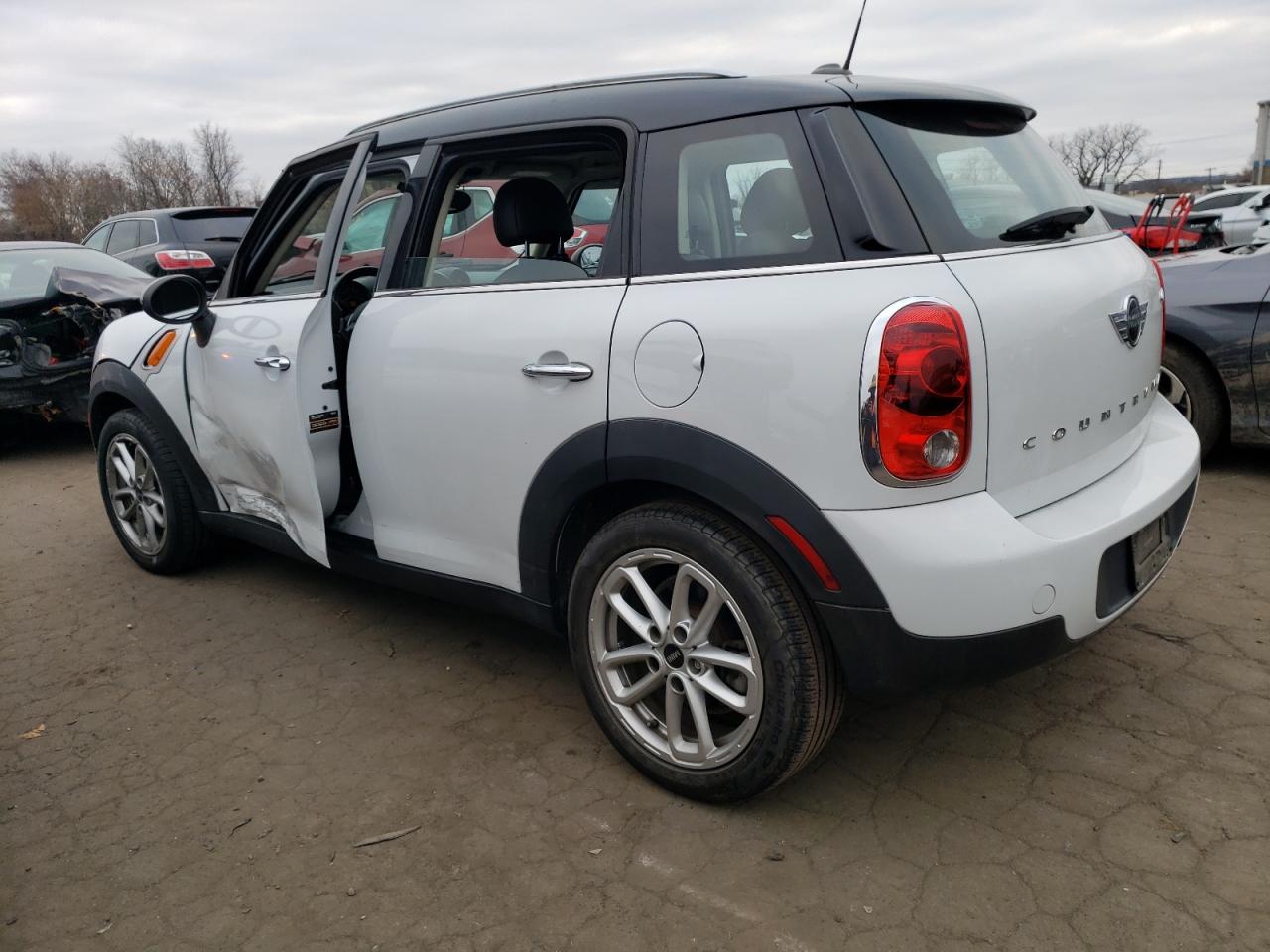 Image 2 of 2015 MINI COOPER COUNTRYMAN 2015 with VIN WMWZB3C53FWR44663