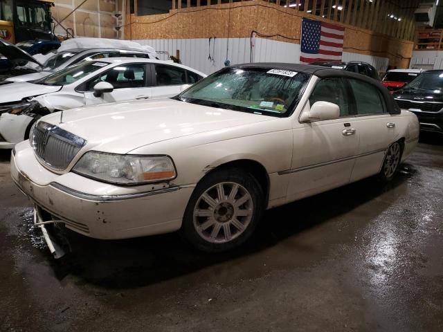 Image 1 of 2007 LINCOLN TOWN CAR SIGNATURE LIMITED 2007 with VIN 1LNHM82W37Y609016