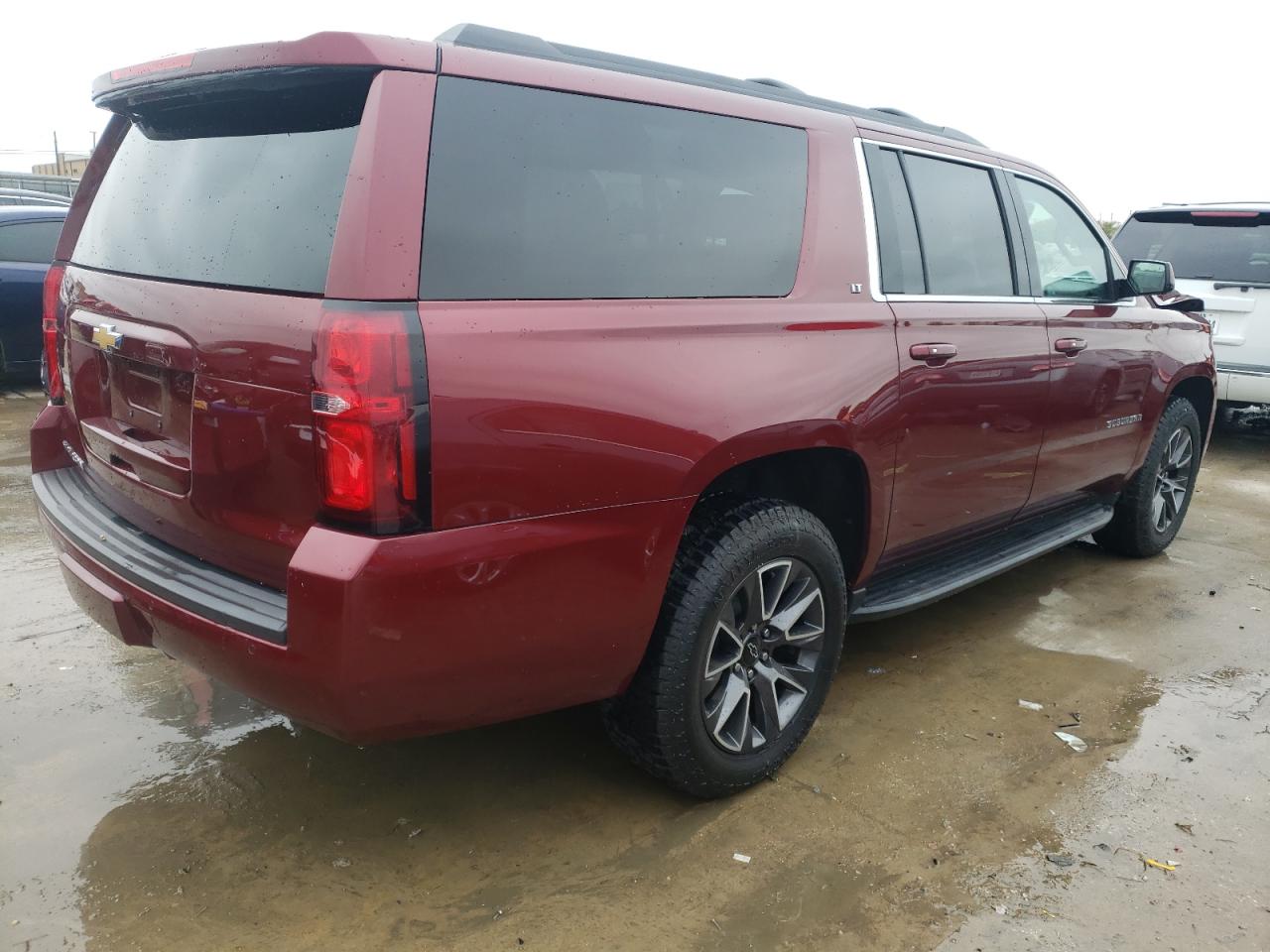 Image 3 of 2020 CHEVROLET SUBURBAN K1500 LT 2020 with VIN 1GNSKHKC0LR210002