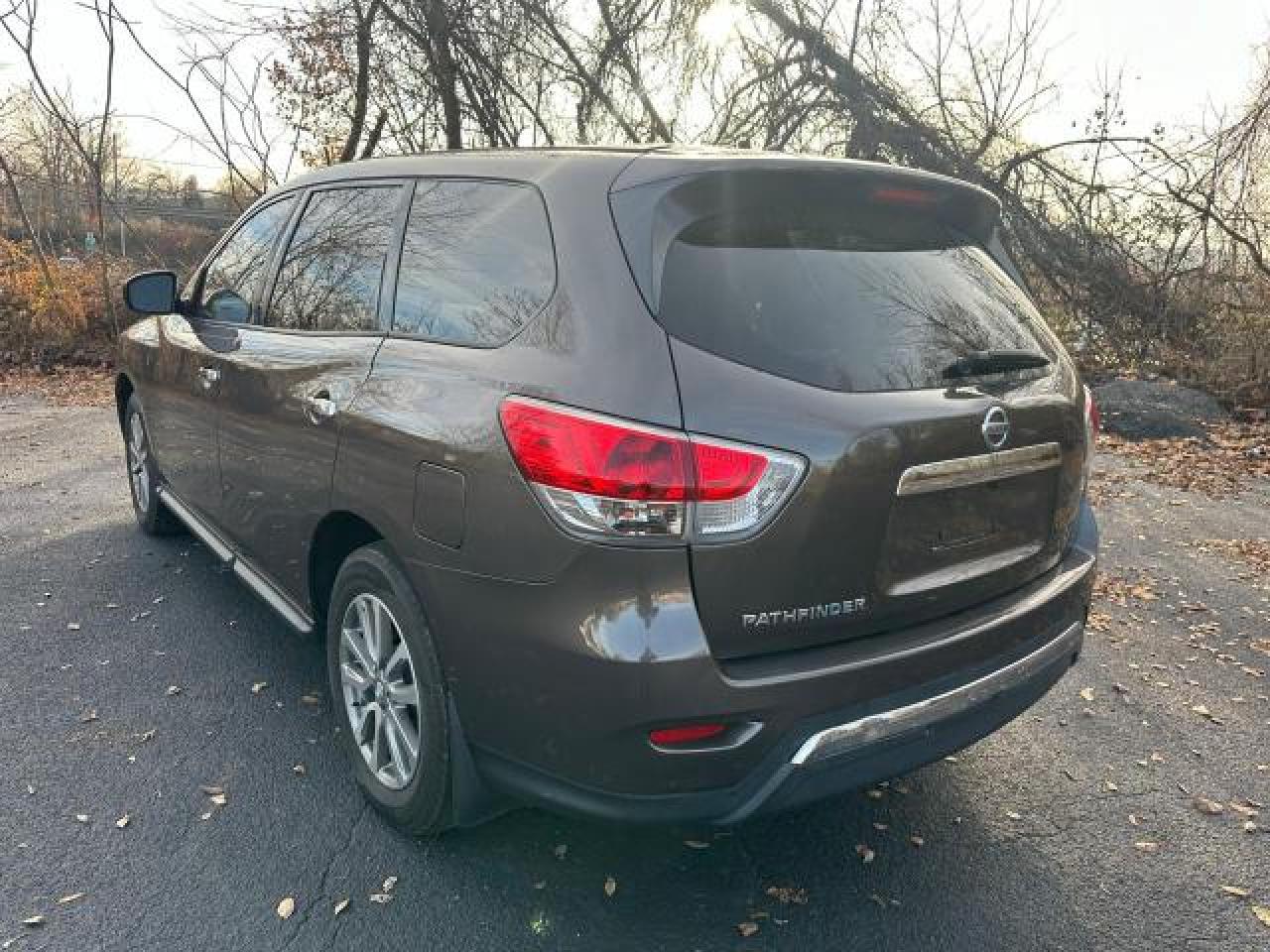 Image 3 of 2015 NISSAN PATHFINDER S 2015 with VIN 5N1AR2MN3FC626561