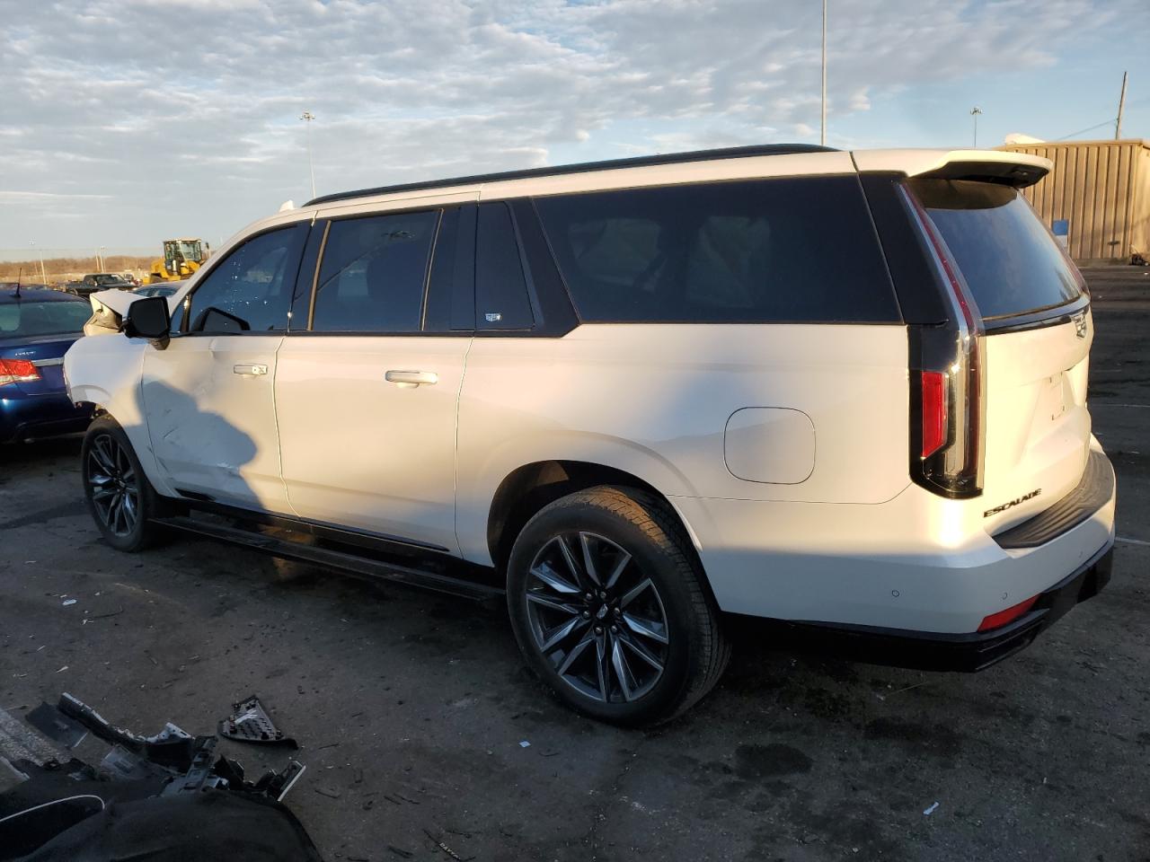 Image 2 of 2021 CADILLAC ESCALADE ESV SPORT PLATINUM 2021 with VIN 1GYS4RKL1MR334901