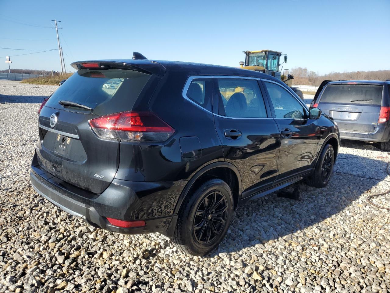 Image 3 of 2019 NISSAN ROGUE S 2019 with VIN 5N1AT2MV5KC736510