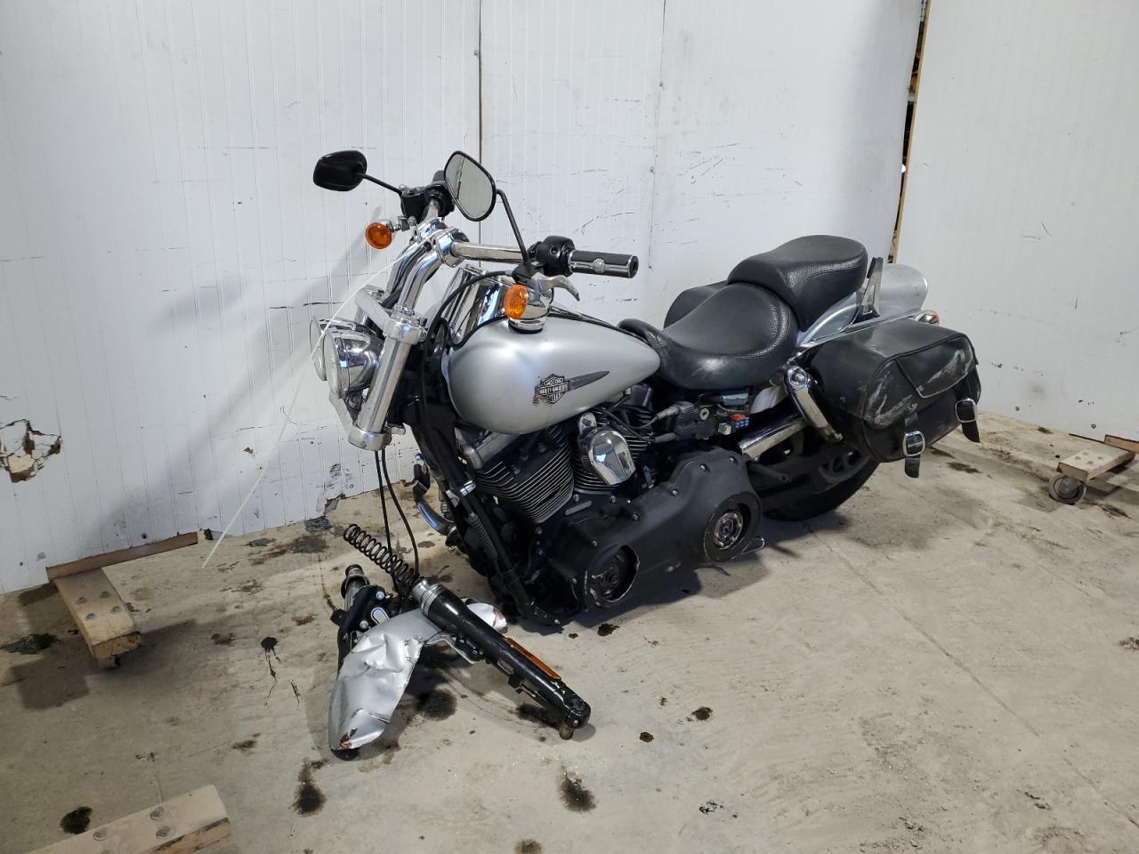 Изображение 2 2010 HARLEY-DAVIDSON FXDF  2010 с VIN 1HD1GY417AC301722