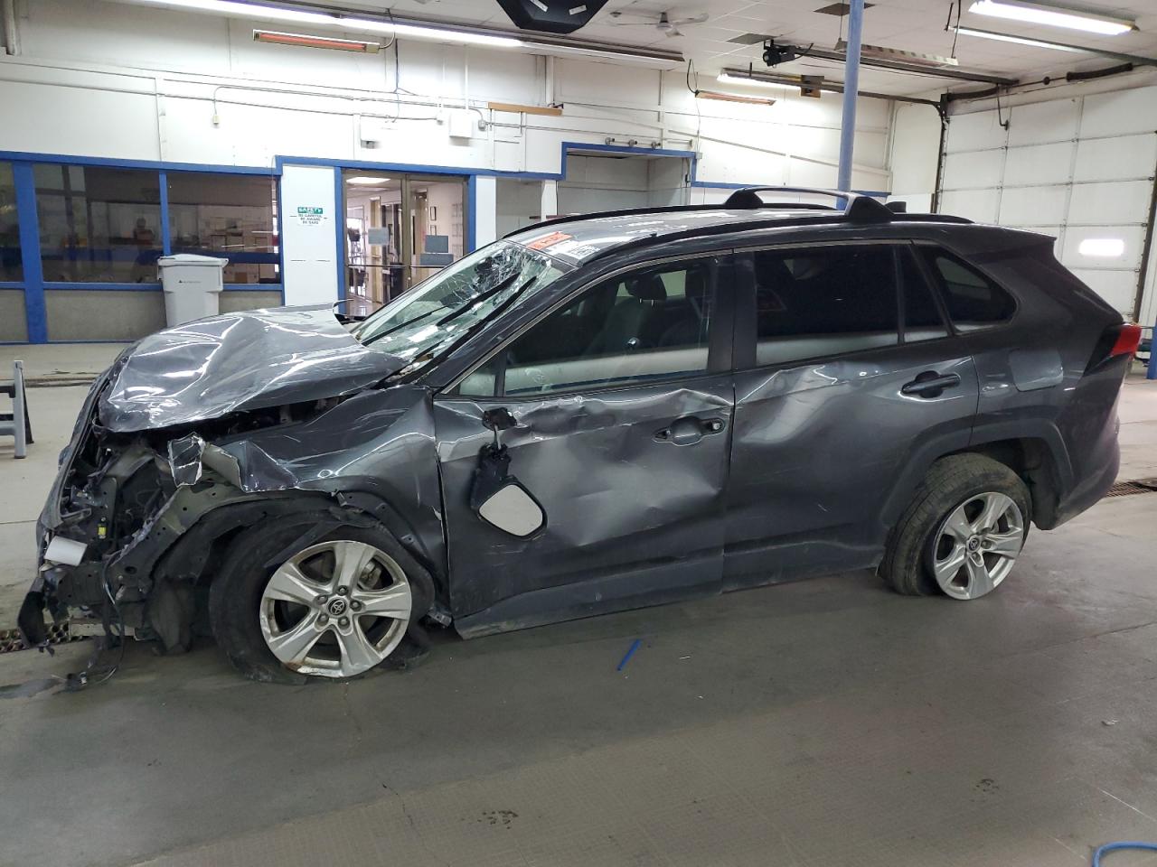 Image 1 of 2021 TOYOTA RAV4 XLE 2021 with VIN 2T3P1RFV5MC197916