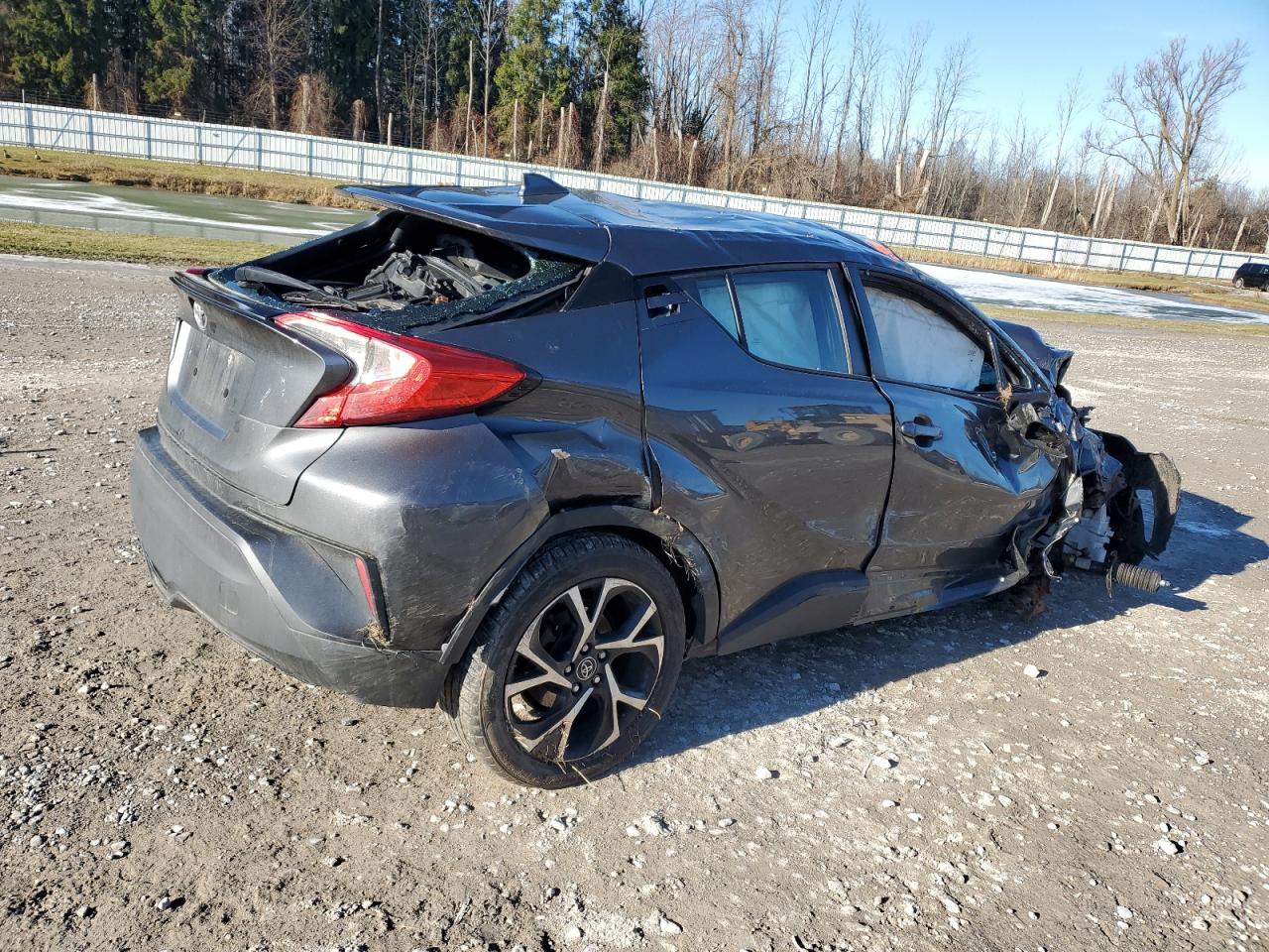 Obraz 3 z 2018 TOYOTA C-HR XLE 2018 z VIN NMTKHMBX2JR059180