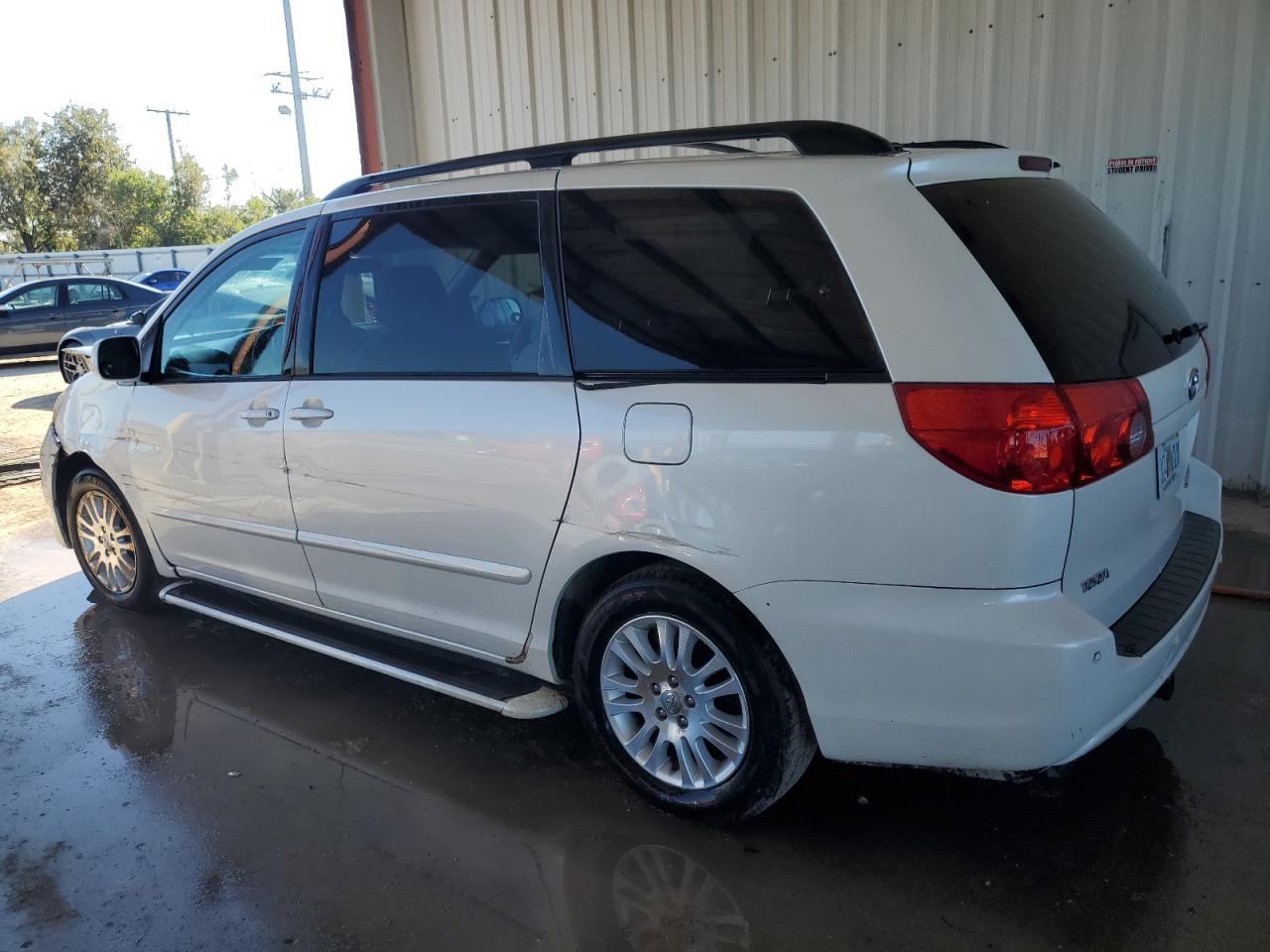 Obraz 2 z 2010 TOYOTA SIENNA XLE 2010 z VIN 5TDYK4CC1AS342260