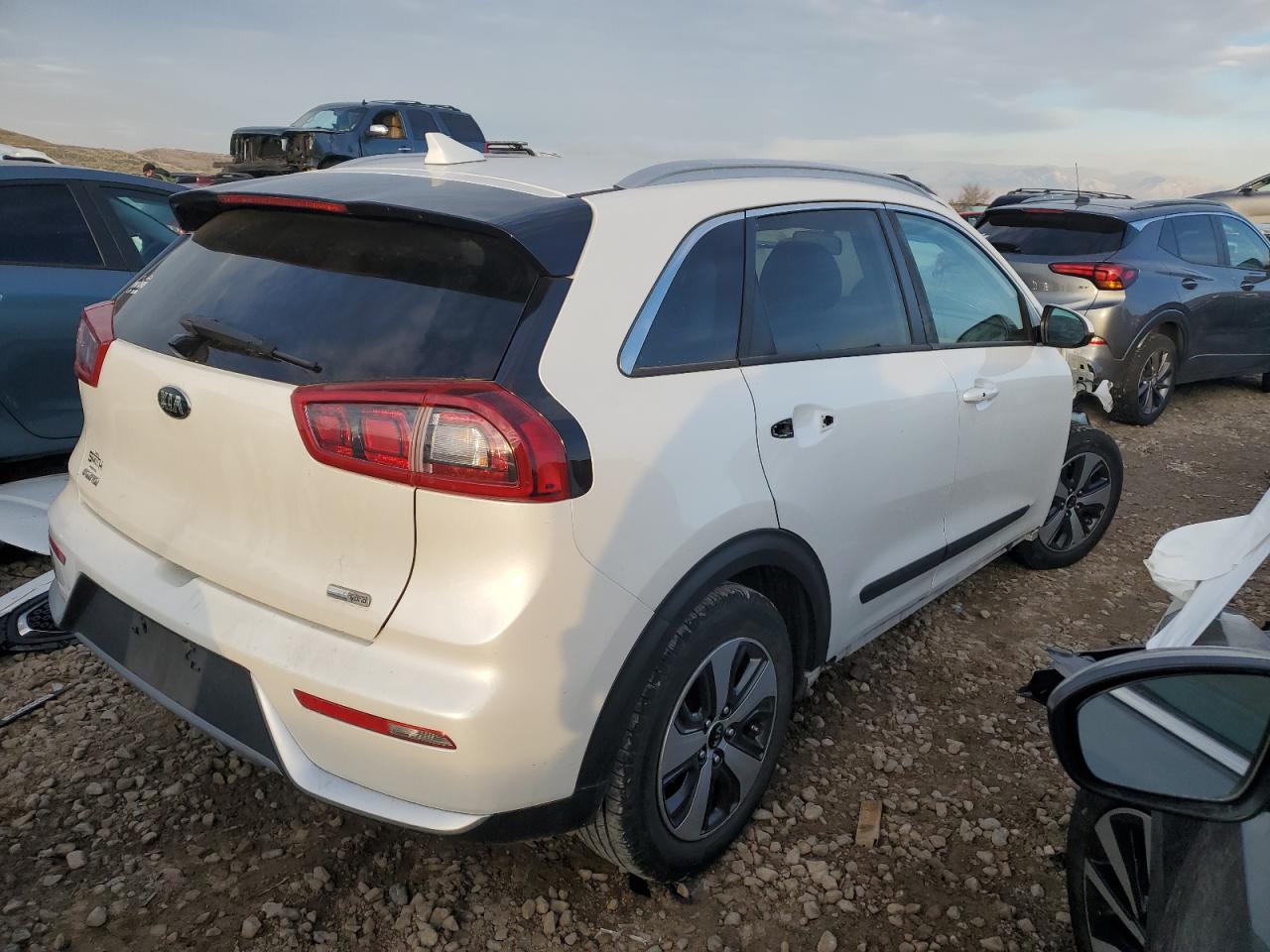 Obraz 3 z 2017 KIA NIRO FE 2017 z VIN KNDCB3LC9H5051641