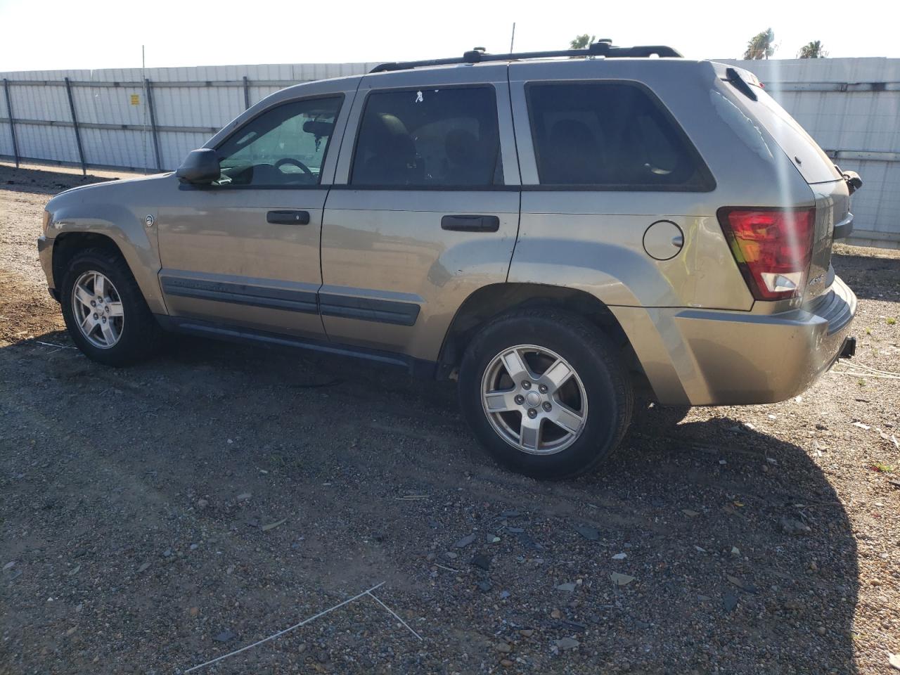 Obraz 2 z 2005 JEEP GRAND CHEROKEE LAREDO 2005 z VIN 1J8HR48N05C691688