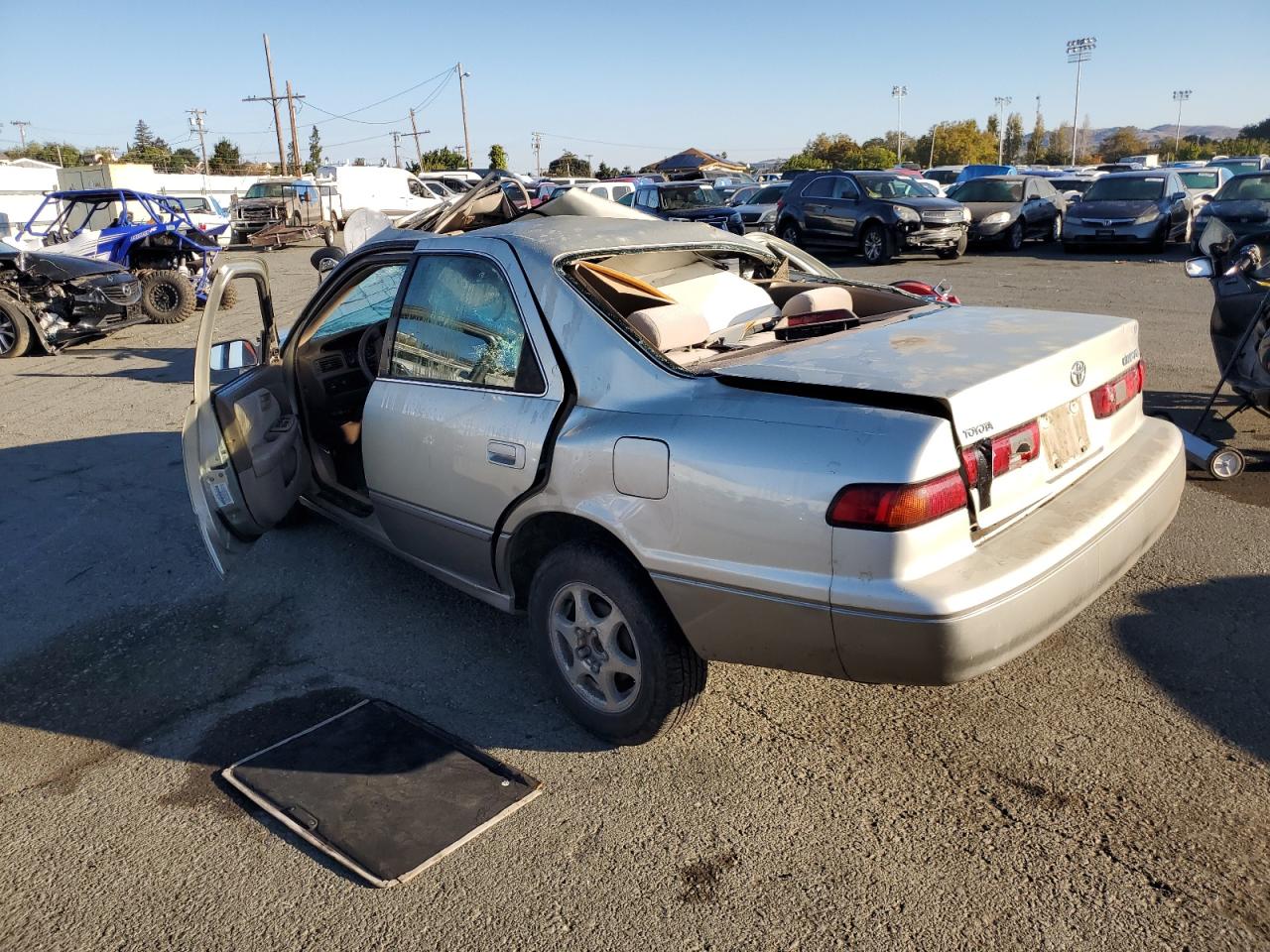Image 2 of 1999 TOYOTA CAMRY LE 1999 with VIN JT2BG22K9X0373930