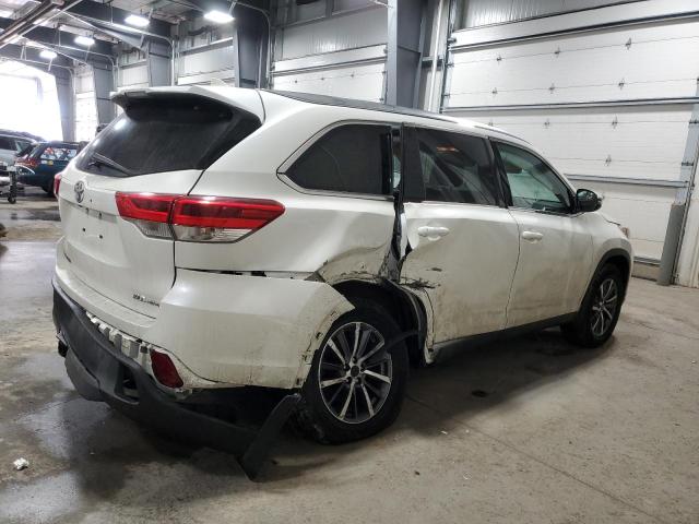 Image 3 of 2019 TOYOTA HIGHLANDER SE 2019 with VIN 5TDJZRFH2KS580055
