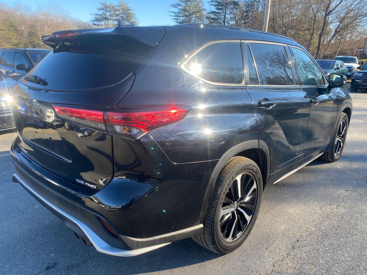 Image 3 of 2021 TOYOTA HIGHLANDER XSE 2021 with VIN 5TDLZRBH3MS058973