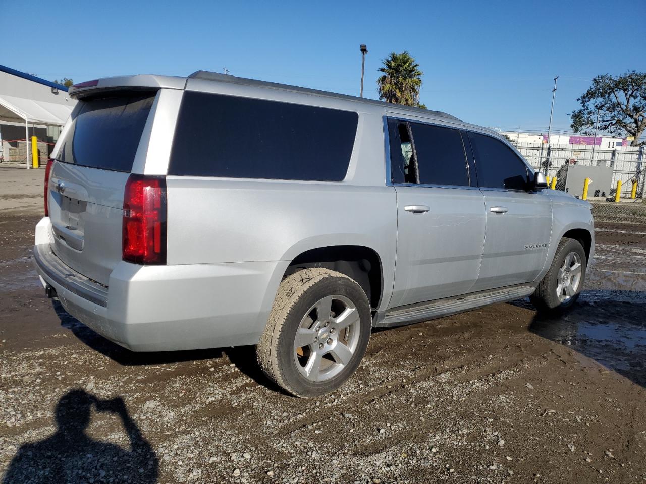 Obraz 3 z 2017 CHEVROLET SUBURBAN C1500  LS 2017 z VIN 1GNSCGKC2HR397838