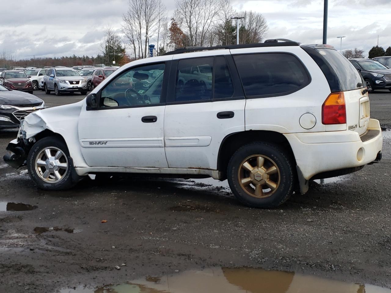 Image 2 of 2005 GMC ENVOY  2005 with VIN 1GKDT13S952108029