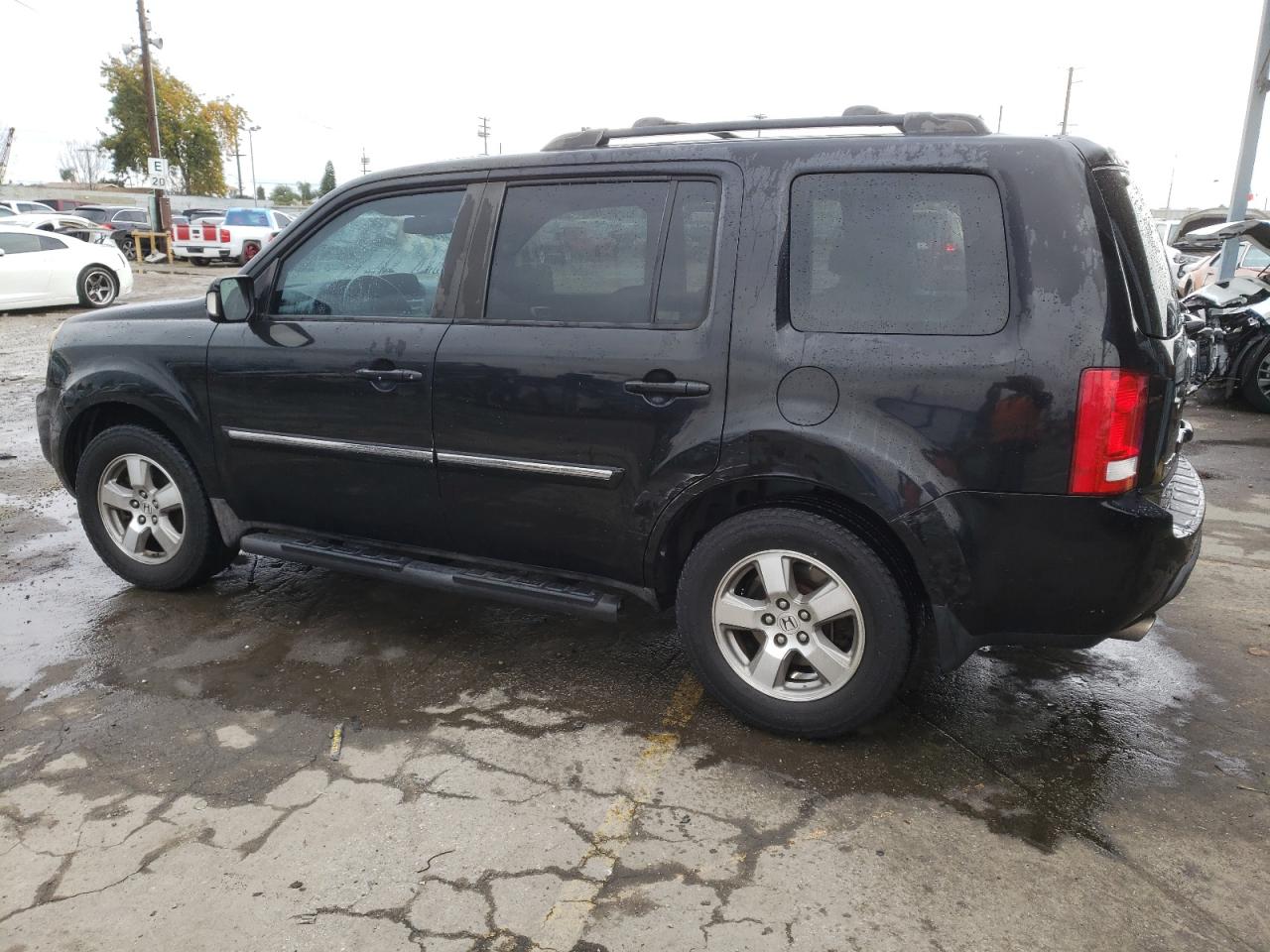 Image 2 of 2009 HONDA PILOT TOURING 2009 with VIN 5FNYF48829B035723