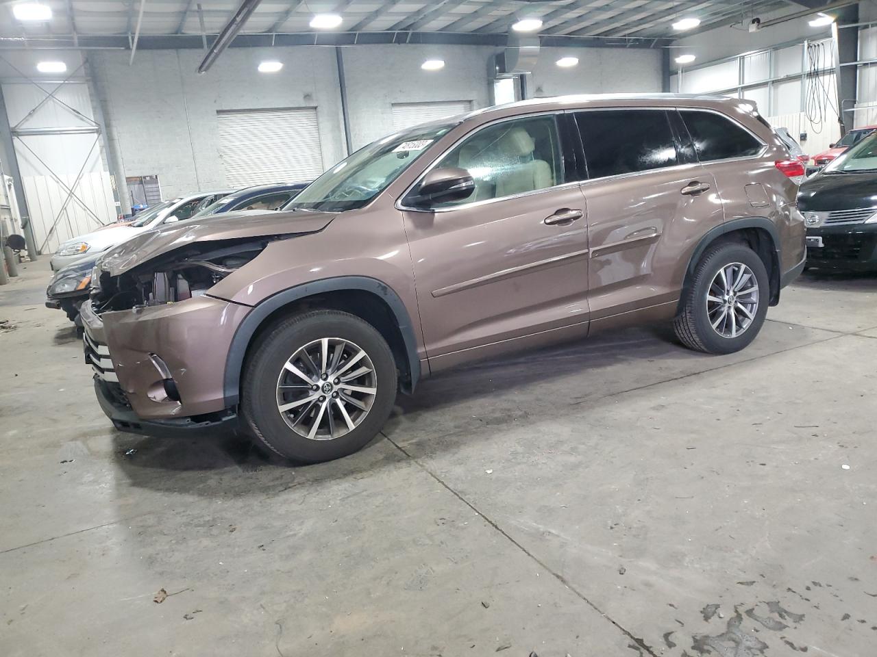 Image 1 of 2017 TOYOTA HIGHLANDER SE 2017 with VIN 5TDJZRFH8HS474864