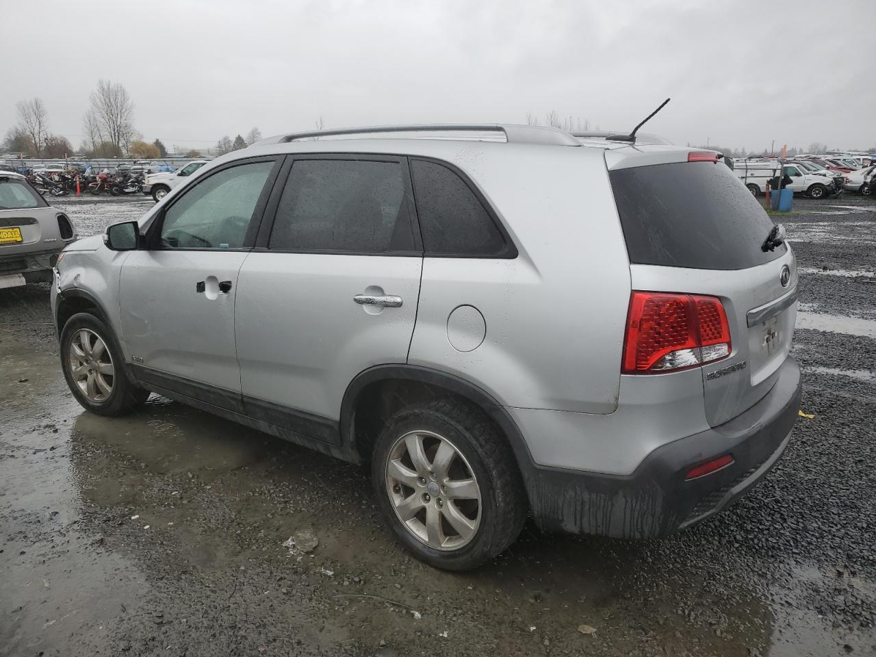 Изображение 2 2013 KIA SORENTO LX 2013 с VIN 5XYKTDA24DG349105