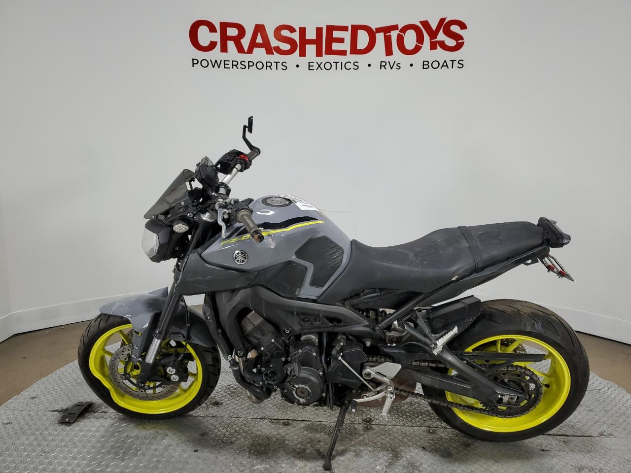 Изображение 3 2016 YAMAHA FZ09  2016 с VIN JYARN33E1GA010604
