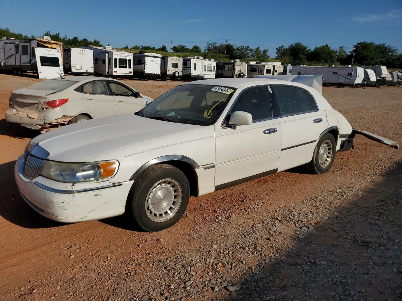 Image 1 of 1998 LINCOLN TOWN CAR EXECUTIVE 1998 with VIN 1LNFM81W4WY610554