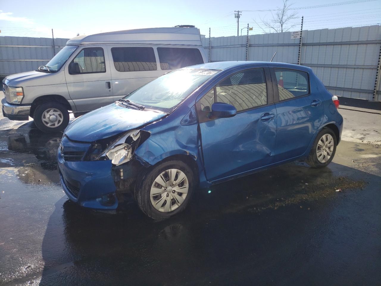 Obraz 1 z 2013 TOYOTA YARIS  2013 z VIN JTDKTUD32DD568728