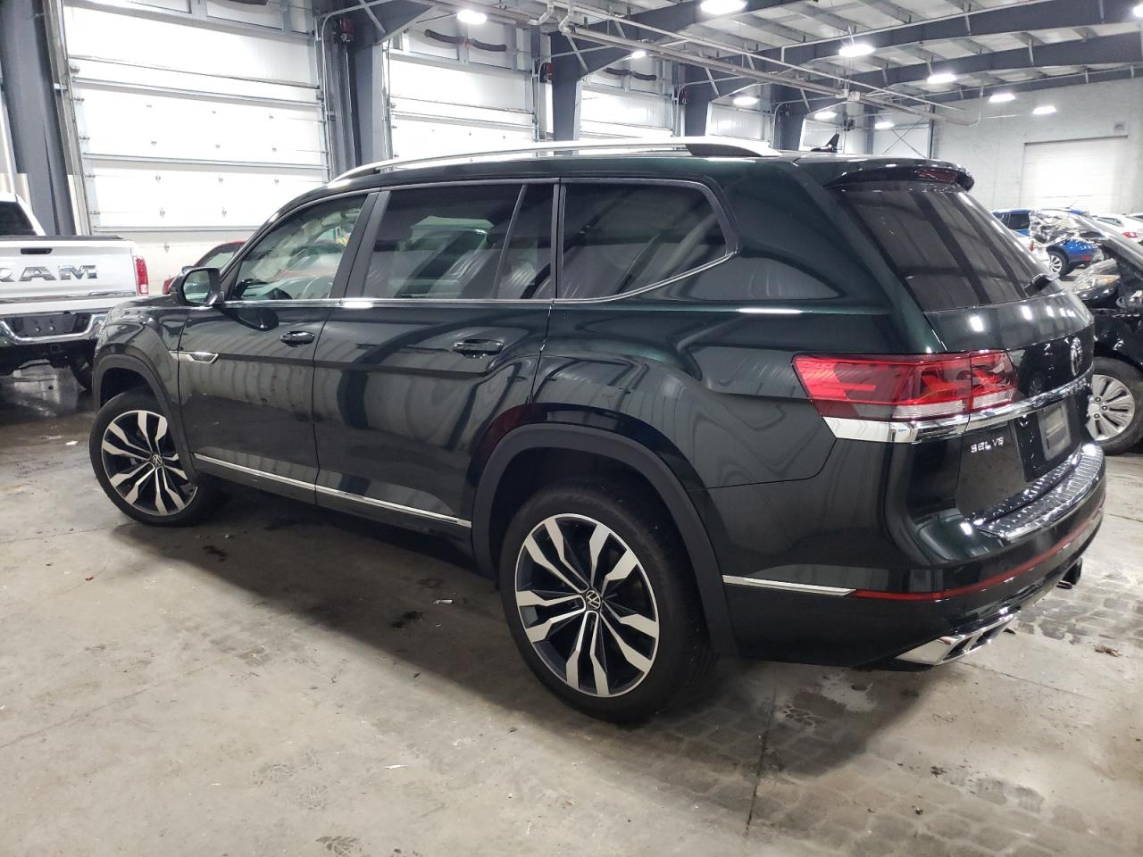 Image 2 of 2021 VOLKSWAGEN ATLAS SEL R-LINE 2021 with VIN 1V2SR2CA0MC595708