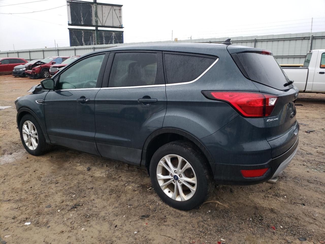 Изображение 2 2019 FORD ESCAPE SE 2019 с VIN 1FMCU0GD7KUB14661