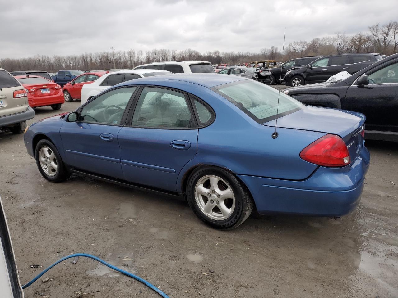 Image 2 of 2002 FORD TAURUS SES 2002 with VIN 1FAFP55U02G133923