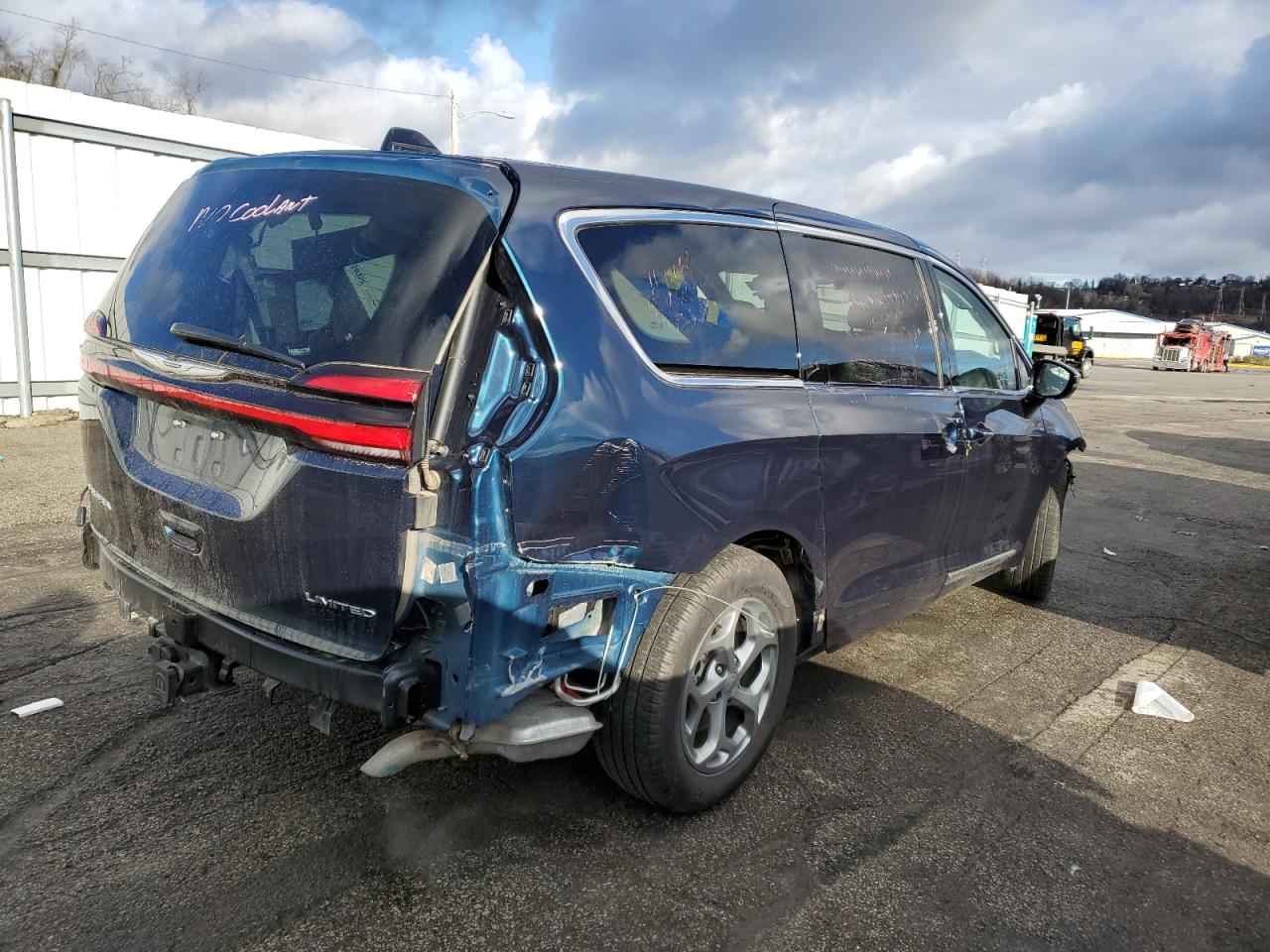 Image 3 of 2023 CHRYSLER PACIFICA LIMITED 2023 with VIN 2C4RC1GG9PR517076