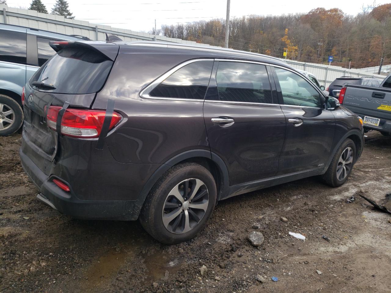 Image 3 of 2017 KIA SORENTO EX 2017 with VIN 5XYPHDA1XHG278853