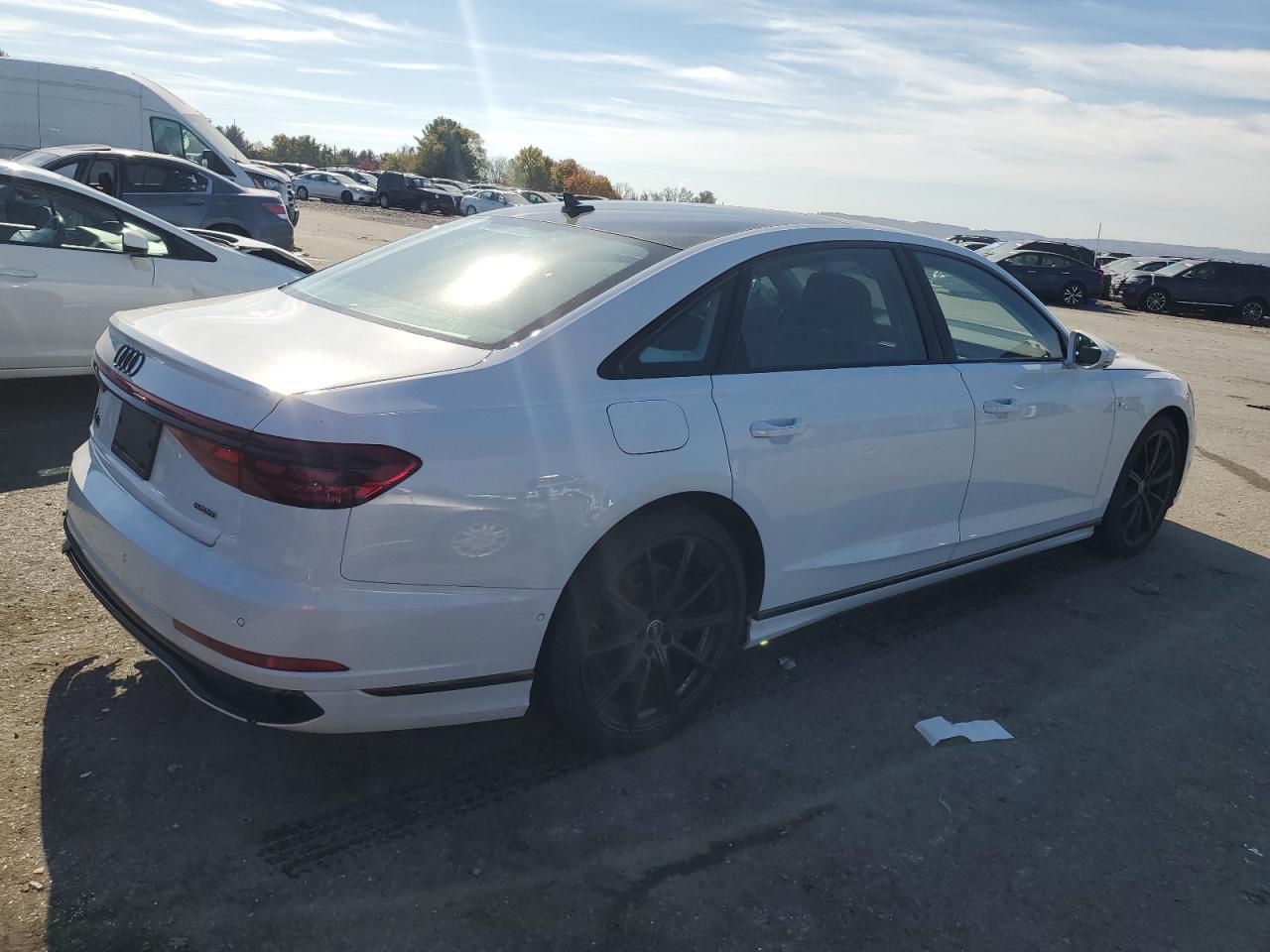 Изображение 3 2022 AUDI A8 L 2022 с VIN WAULDAF85NN000376
