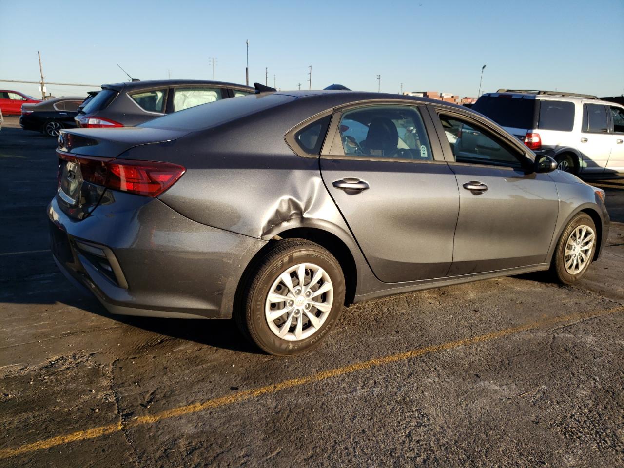 Изображение 3 2021 KIA FORTE FE 2021 с VIN 3KPF24AD5ME356891