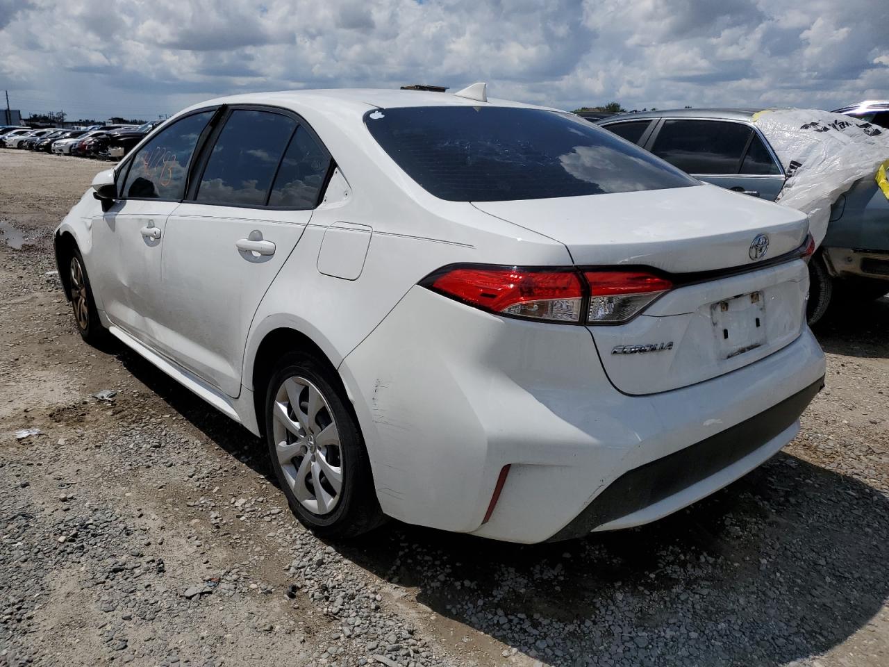 Obraz 3 z 2020 TOYOTA COROLLA LE 2020 z VIN JTDEPRAE9LJ024456