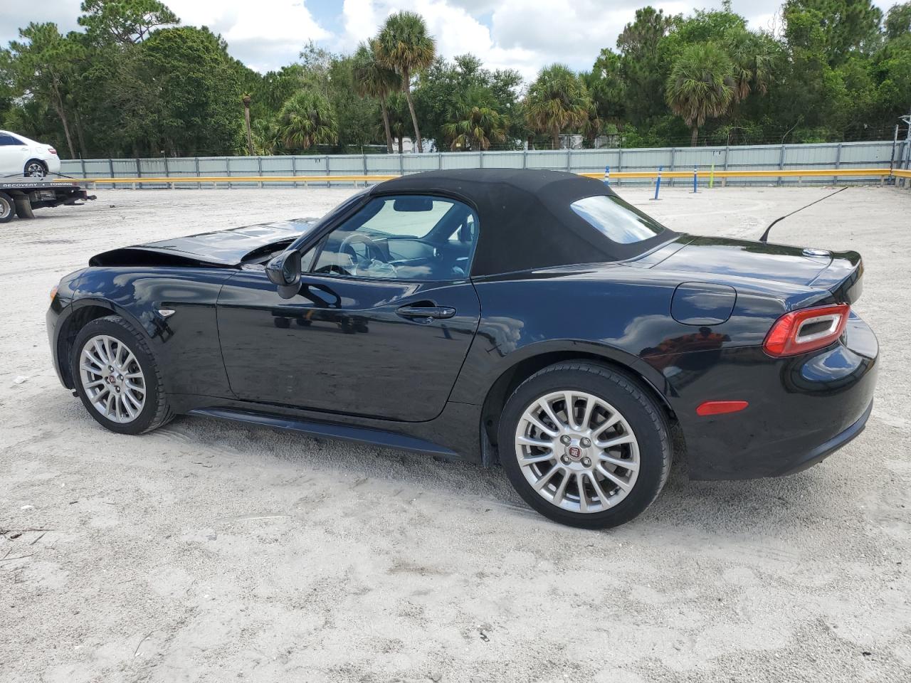 Изображение 2 2017 FIAT 124 SPIDER CLASSICA 2017 с VIN JC1NFAEK0H0108020